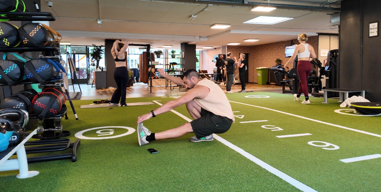 Mathieu en squat sur une jambe